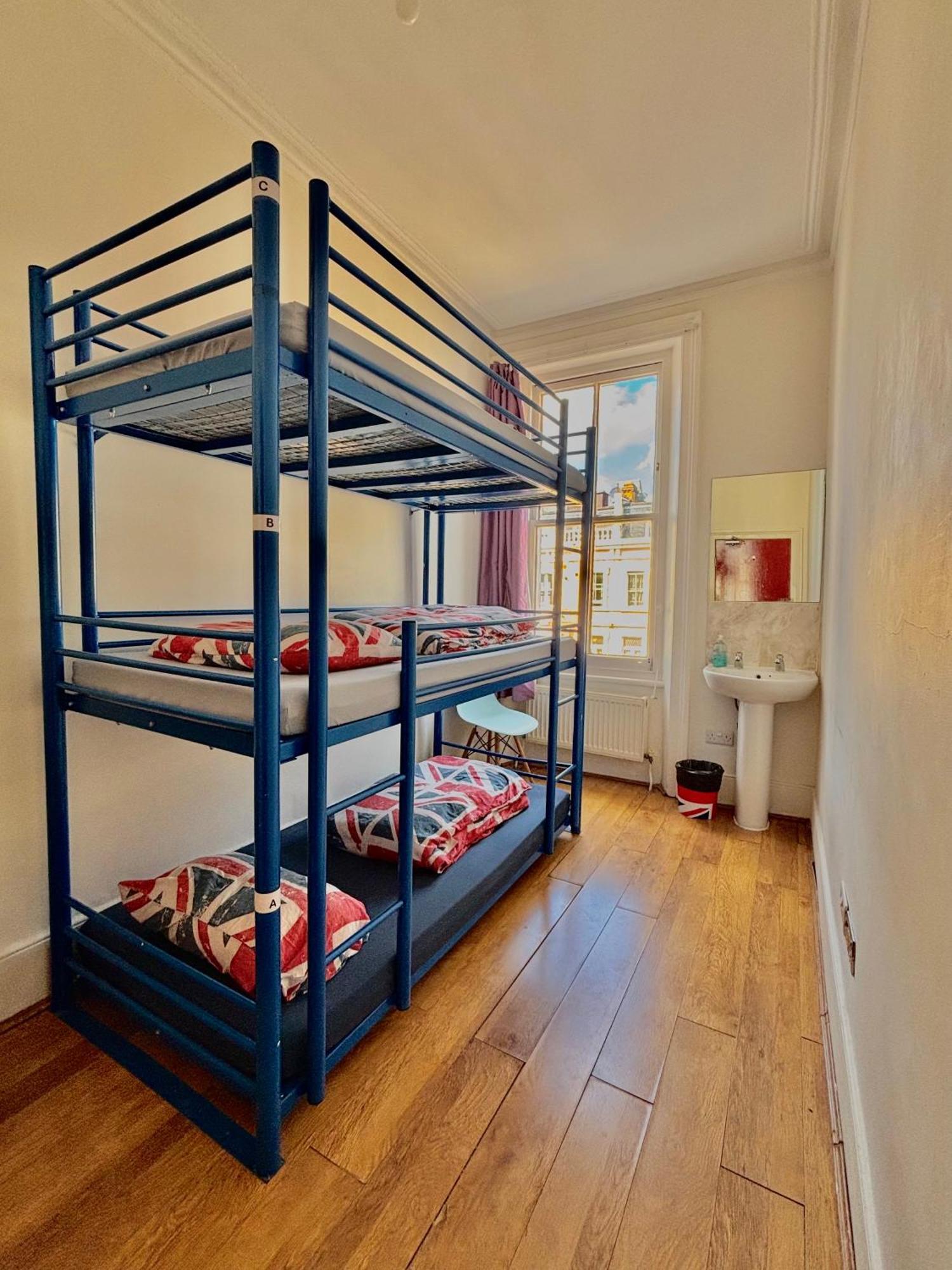 Saint James Backpackers London Exterior photo