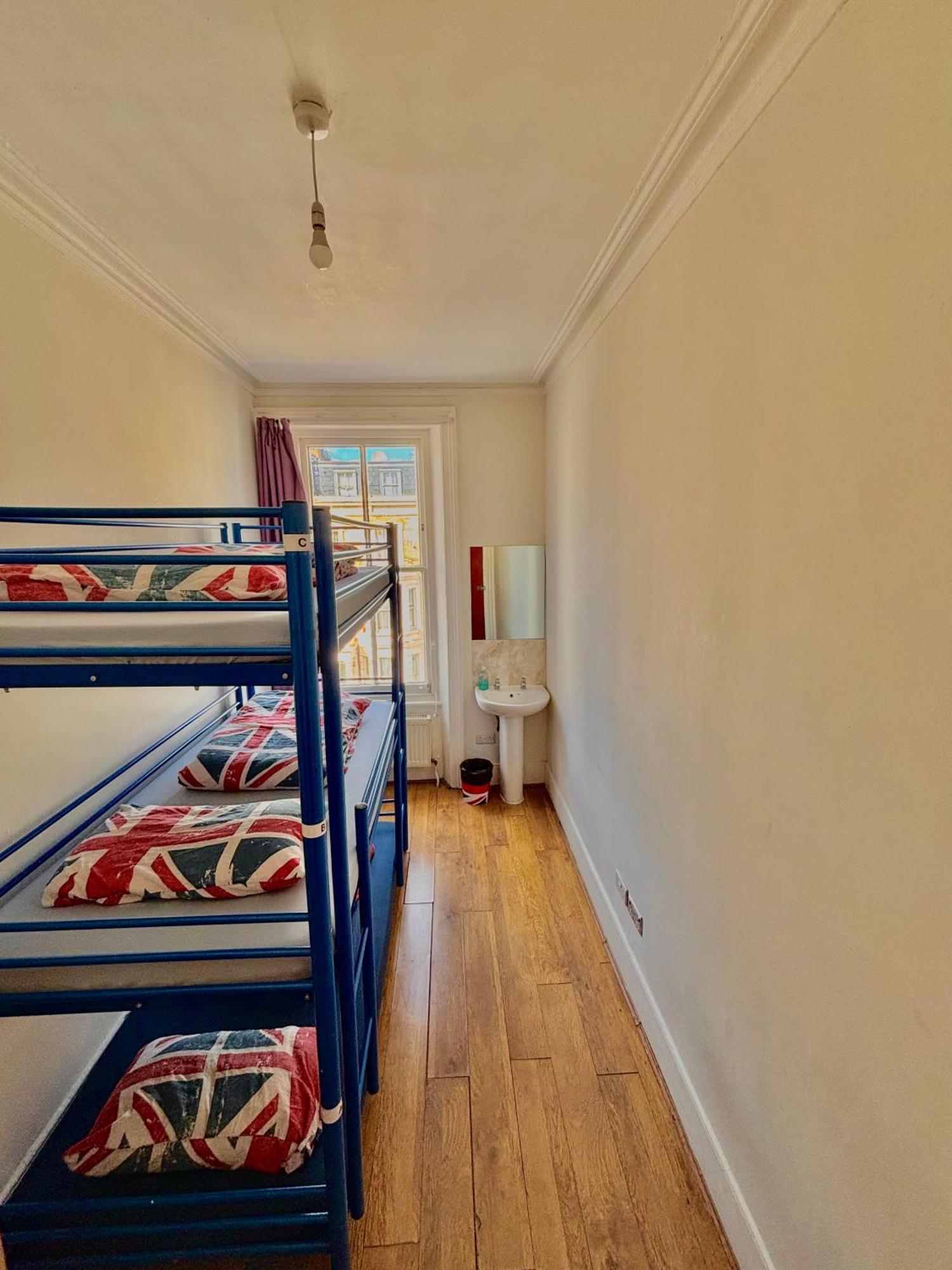 Saint James Backpackers London Exterior photo